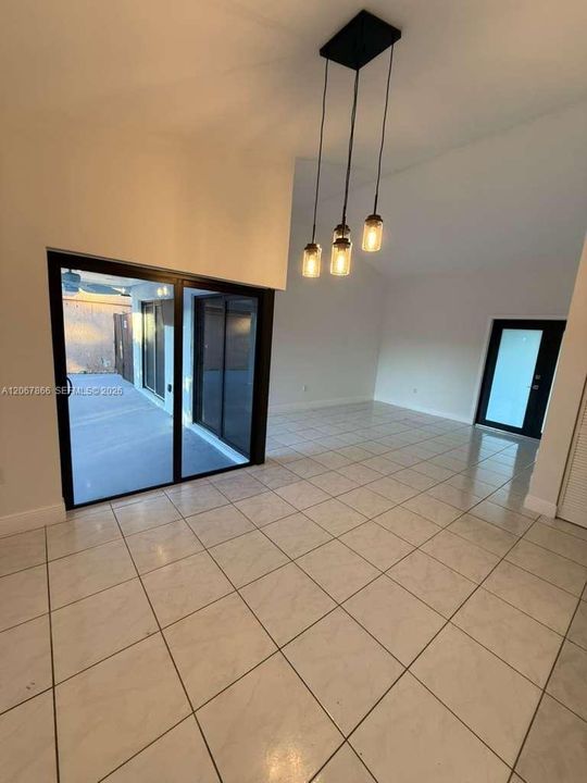 For Rent: $3,200 (3 beds, 2 baths, 1367 Square Feet)