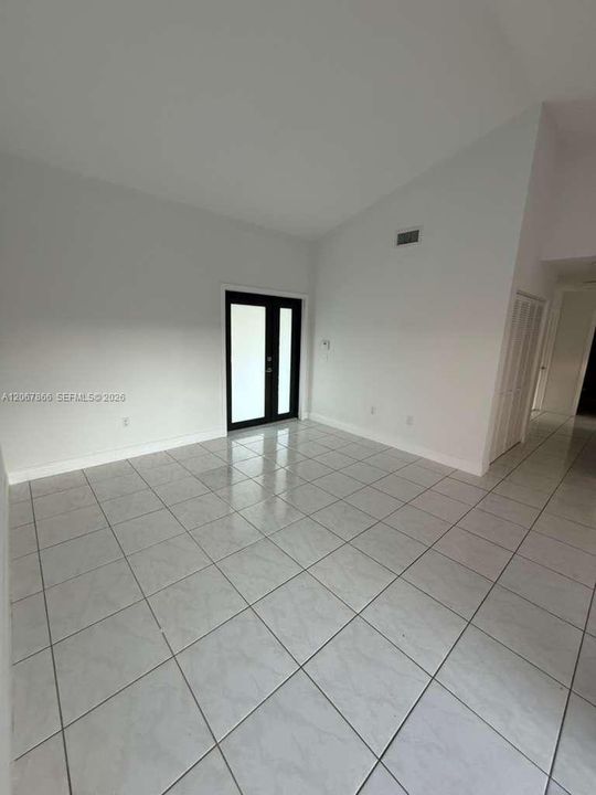 For Rent: $3,200 (3 beds, 2 baths, 1367 Square Feet)