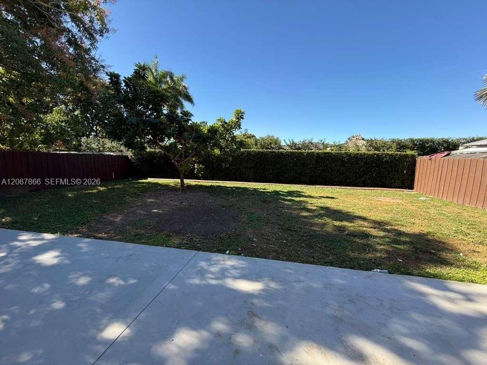 For Rent: $3,200 (3 beds, 2 baths, 1367 Square Feet)