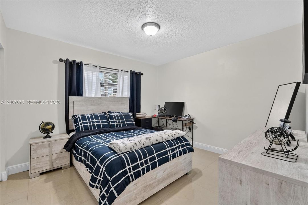 En Venta: $980,000 (4 camas, 2 baños, 1782 Pies cuadrados)
