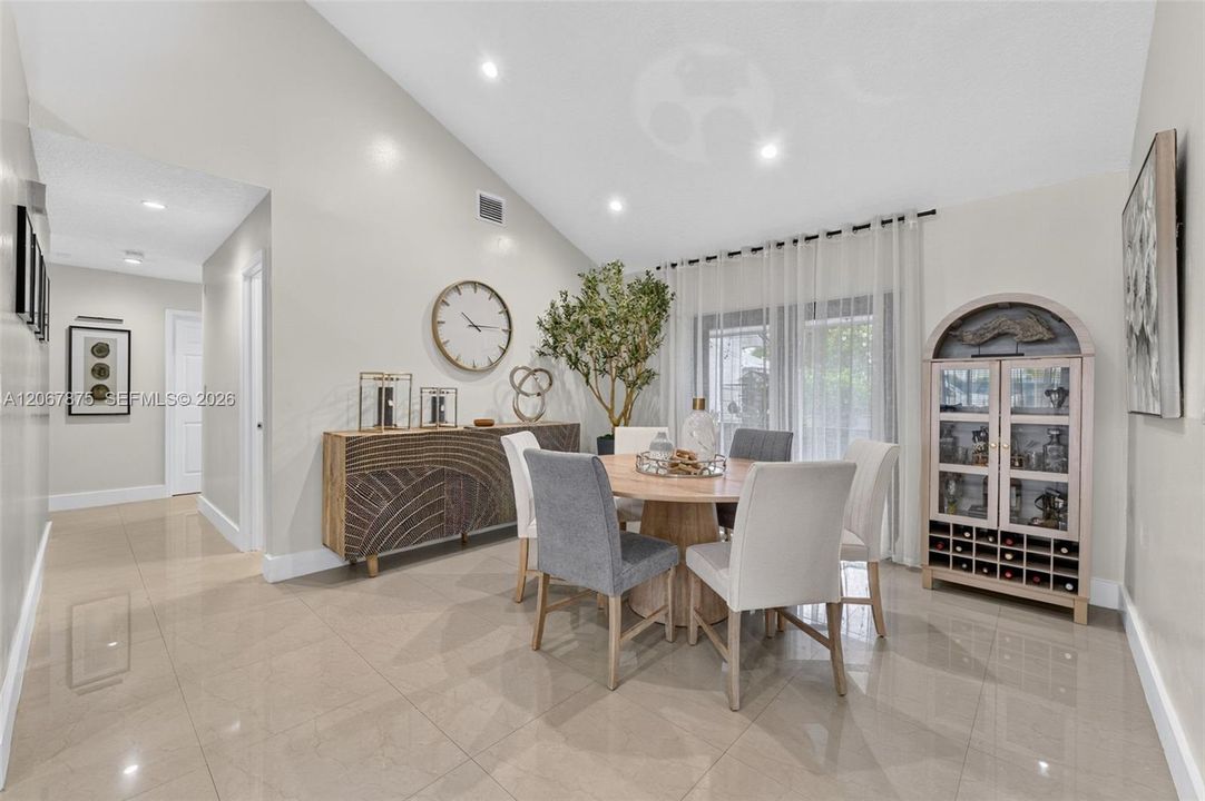 En Venta: $980,000 (4 camas, 2 baños, 1782 Pies cuadrados)
