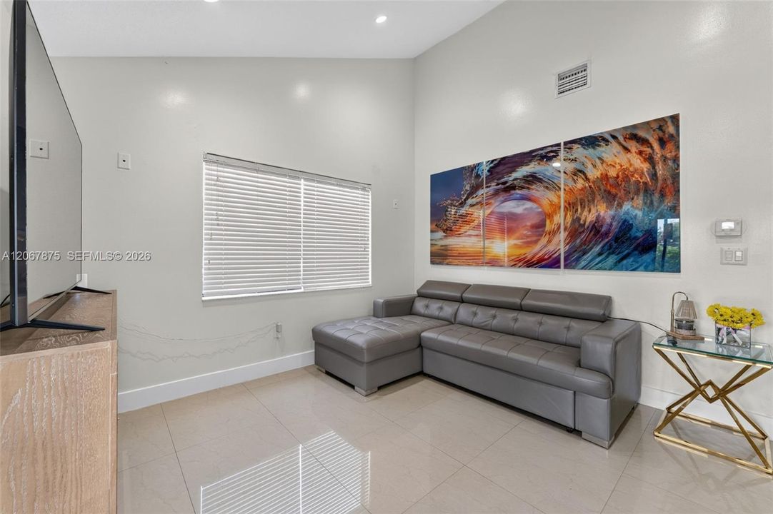 En Venta: $980,000 (4 camas, 2 baños, 1782 Pies cuadrados)