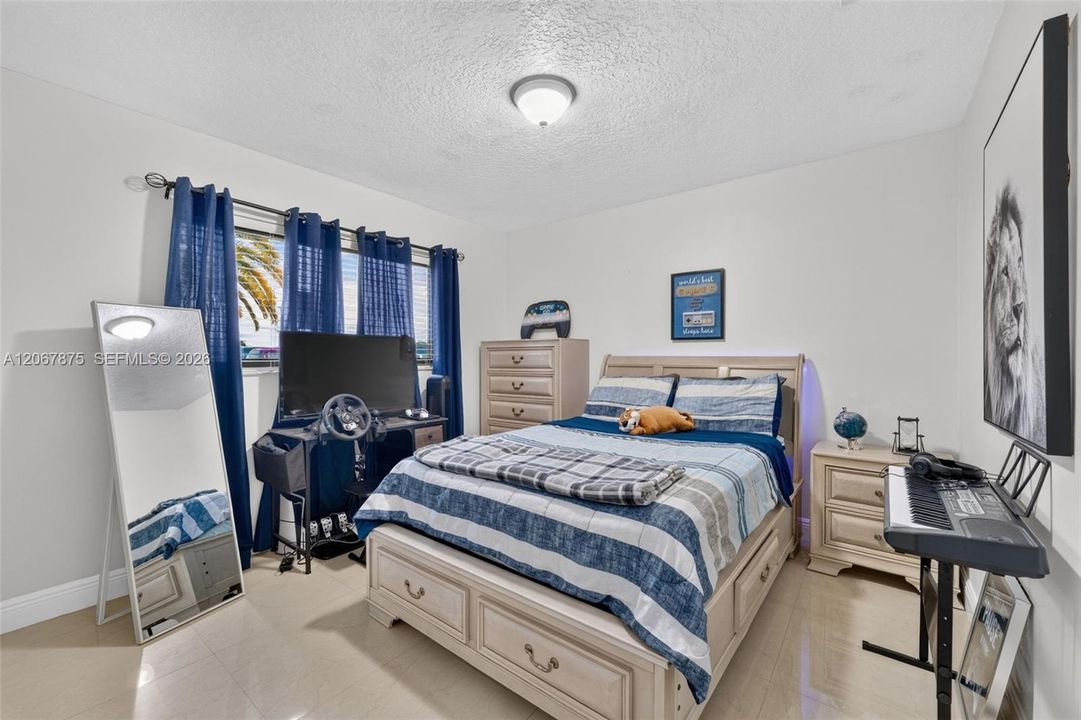 En Venta: $980,000 (4 camas, 2 baños, 1782 Pies cuadrados)