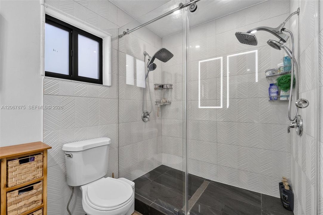 En Venta: $980,000 (4 camas, 2 baños, 1782 Pies cuadrados)