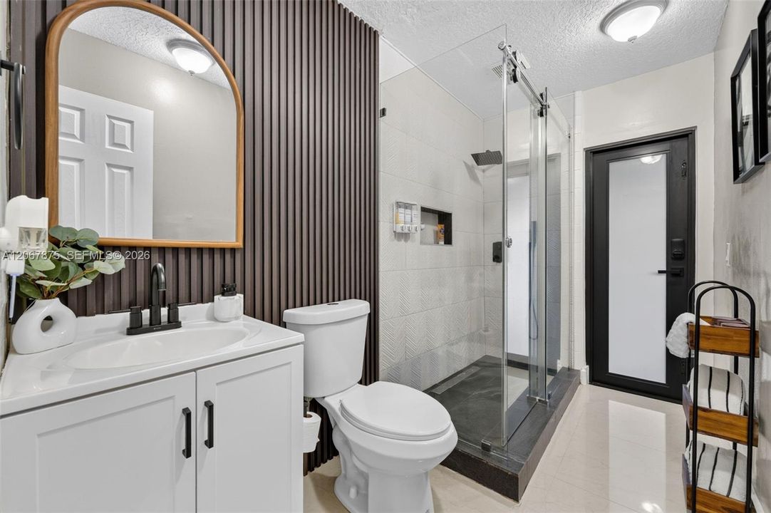 En Venta: $980,000 (4 camas, 2 baños, 1782 Pies cuadrados)