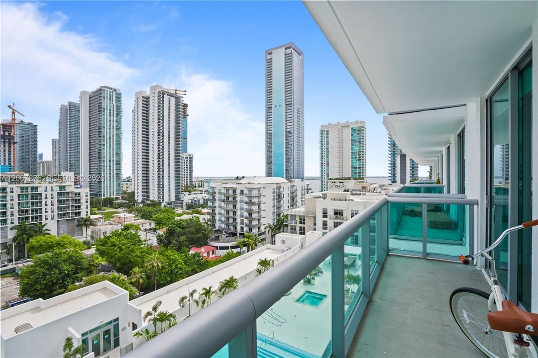 待售: $399,000 (1 贝兹, 1 浴室, 722 平方英尺)
