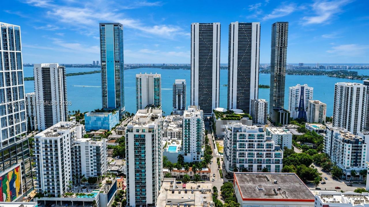 待售: $399,000 (1 贝兹, 1 浴室, 722 平方英尺)