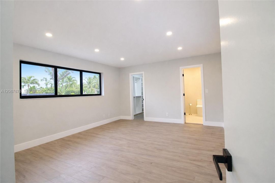 For Sale: $1,090,000 (4 beds, 2 baths, 1948 Square Feet)