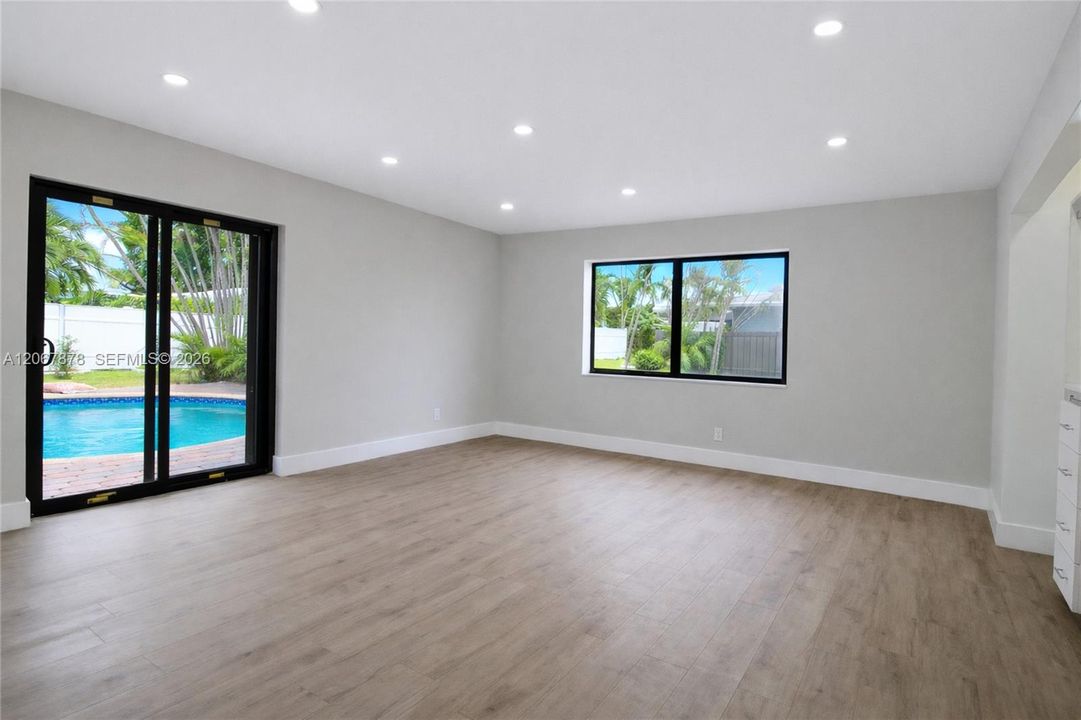 For Sale: $1,090,000 (4 beds, 2 baths, 1948 Square Feet)