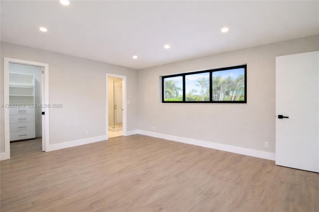 For Sale: $1,090,000 (4 beds, 2 baths, 1948 Square Feet)