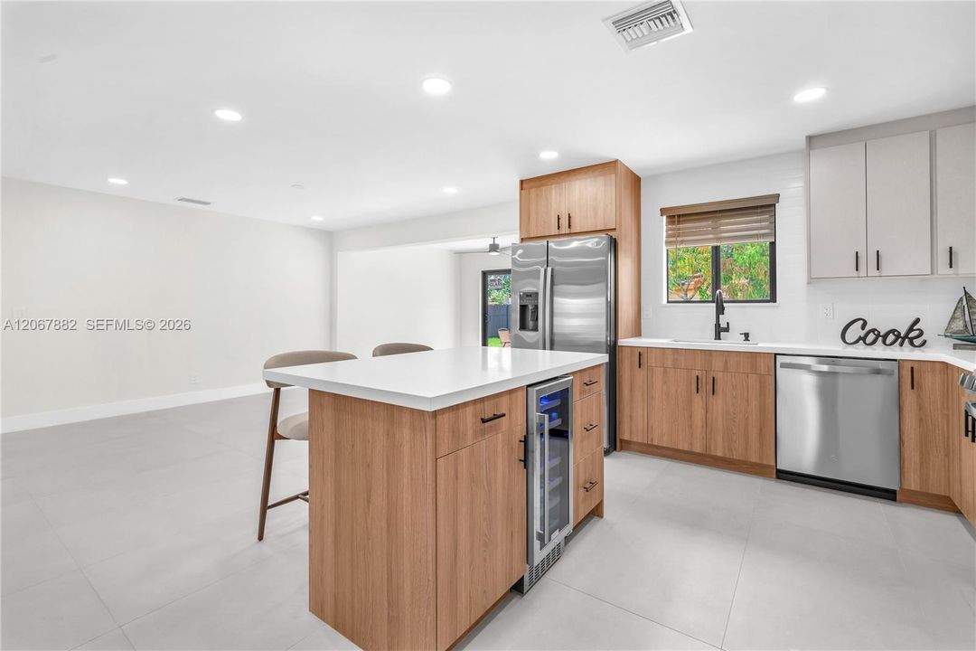 For Sale: $645,000 (3 beds, 2 baths, 1386 Square Feet)