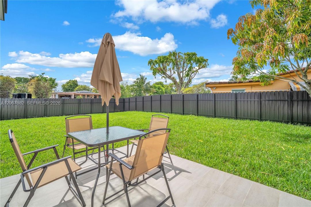 For Sale: $645,000 (3 beds, 2 baths, 1386 Square Feet)