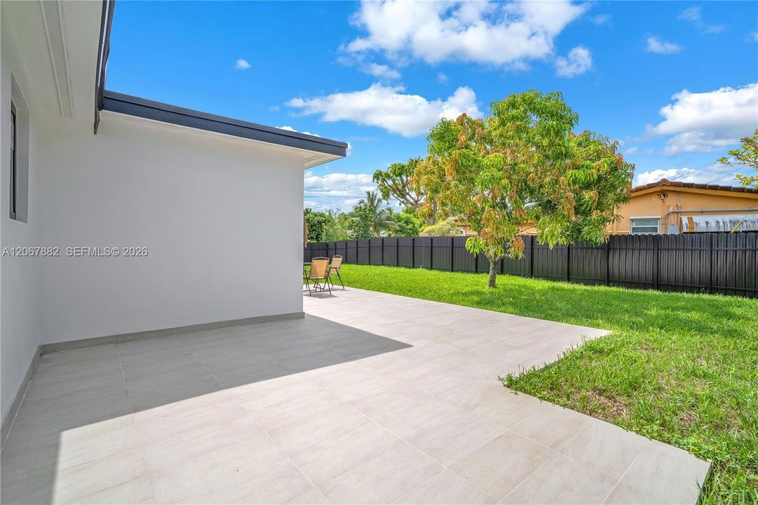 For Sale: $645,000 (3 beds, 2 baths, 1386 Square Feet)