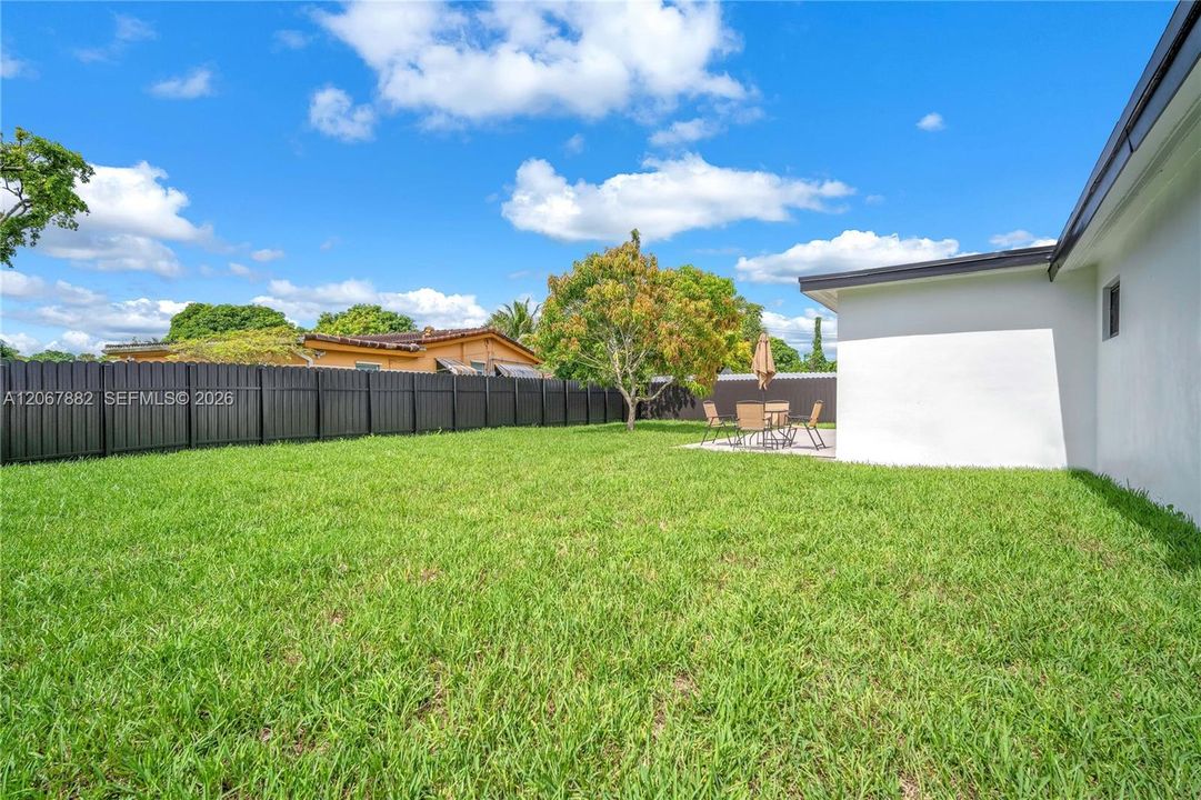 For Sale: $645,000 (3 beds, 2 baths, 1386 Square Feet)