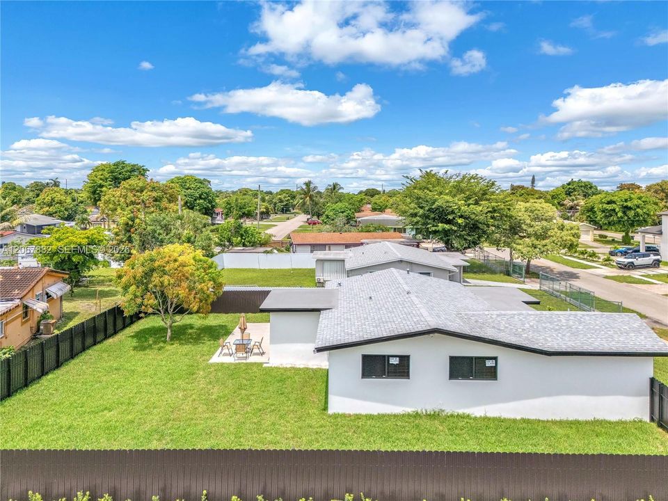 For Sale: $645,000 (3 beds, 2 baths, 1386 Square Feet)