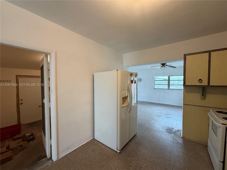 For Sale: $559,900 (4 beds, 1 baths, 1376 Square Feet)