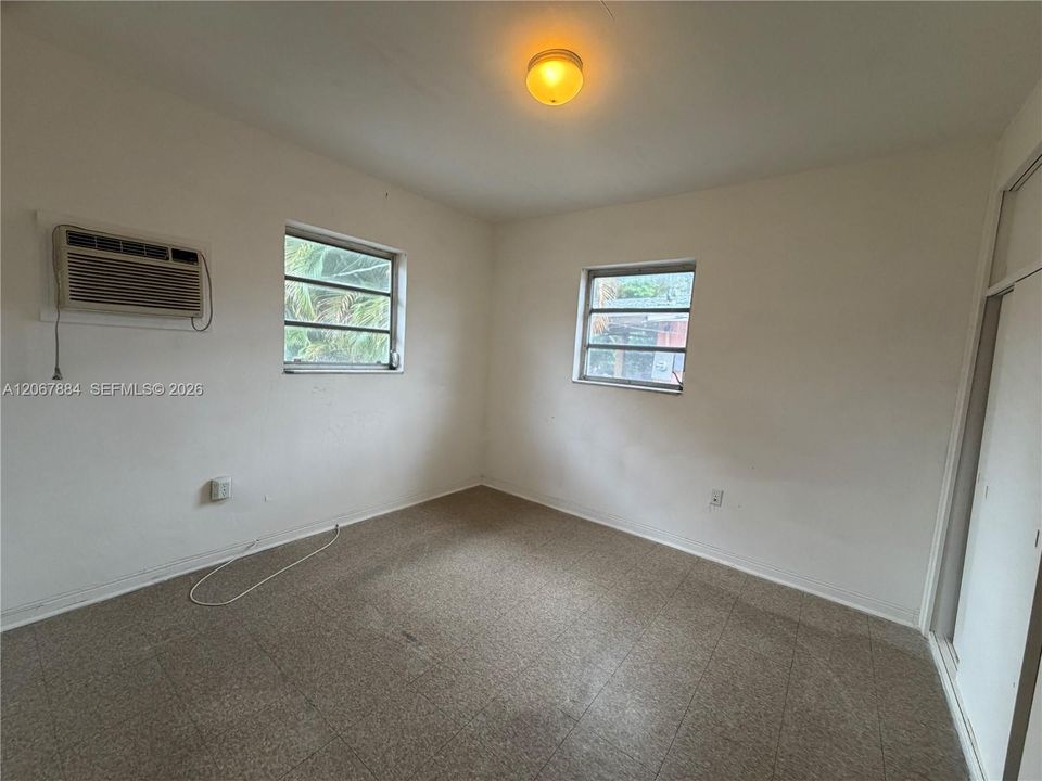 For Sale: $559,900 (4 beds, 1 baths, 1376 Square Feet)