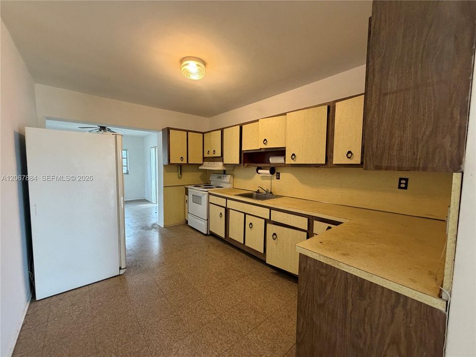For Sale: $559,900 (4 beds, 1 baths, 1376 Square Feet)