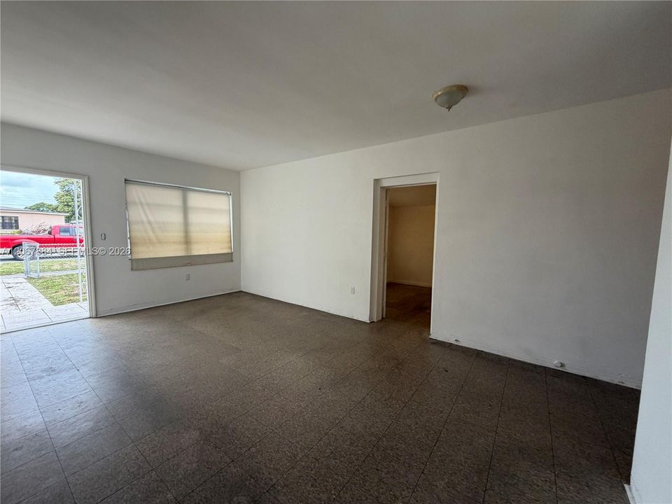 For Sale: $559,900 (4 beds, 1 baths, 1376 Square Feet)