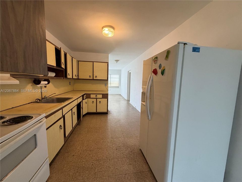 For Sale: $559,900 (4 beds, 1 baths, 1376 Square Feet)