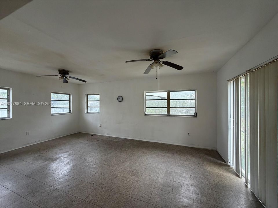 For Sale: $559,900 (4 beds, 1 baths, 1376 Square Feet)