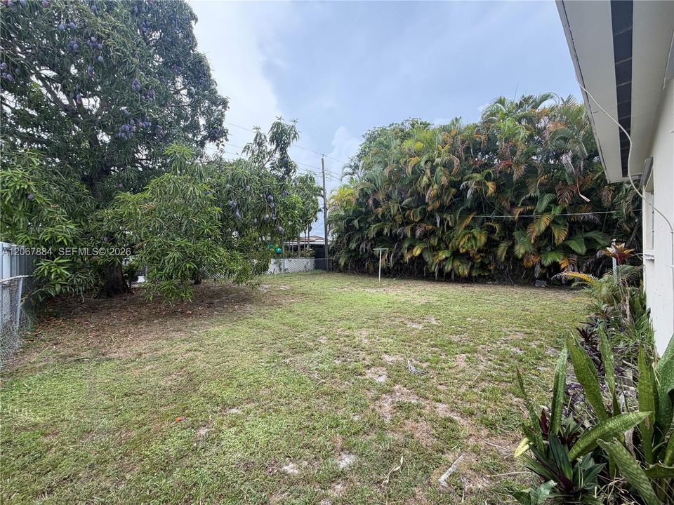 For Sale: $559,900 (4 beds, 1 baths, 1376 Square Feet)