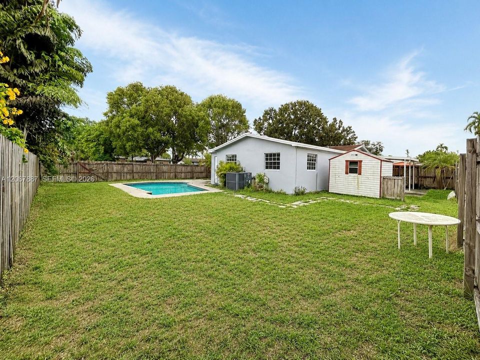 For Rent: $4,800 (5 beds, 2 baths, 2548 Square Feet)