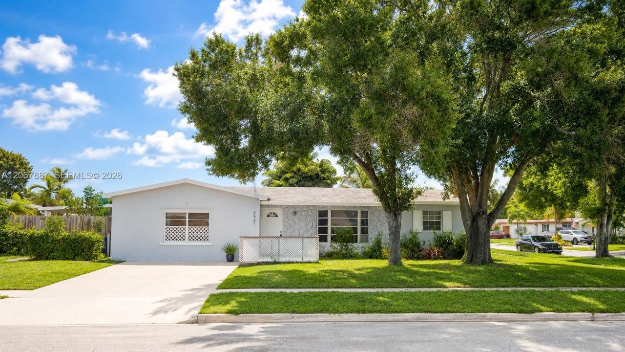 For Rent: $4,800 (5 beds, 2 baths, 2548 Square Feet)