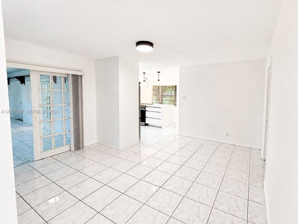 For Rent: $4,800 (5 beds, 2 baths, 2548 Square Feet)