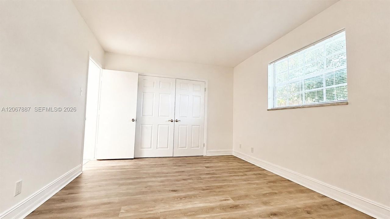 For Rent: $4,800 (5 beds, 2 baths, 2548 Square Feet)