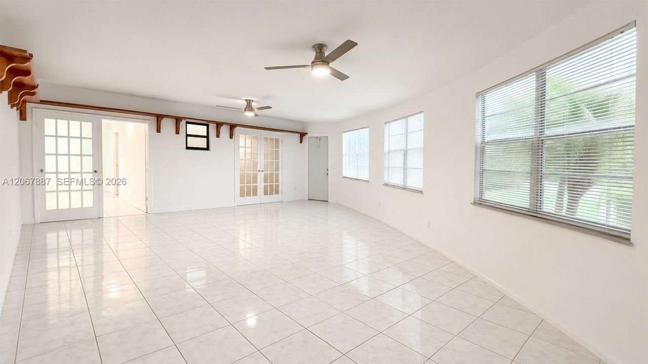 For Rent: $4,800 (5 beds, 2 baths, 2548 Square Feet)