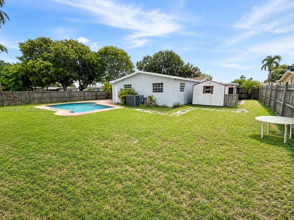 For Rent: $4,800 (5 beds, 2 baths, 2548 Square Feet)