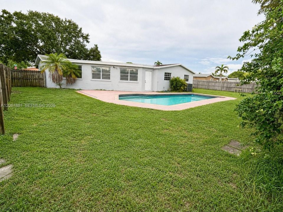 For Rent: $4,800 (5 beds, 2 baths, 2548 Square Feet)