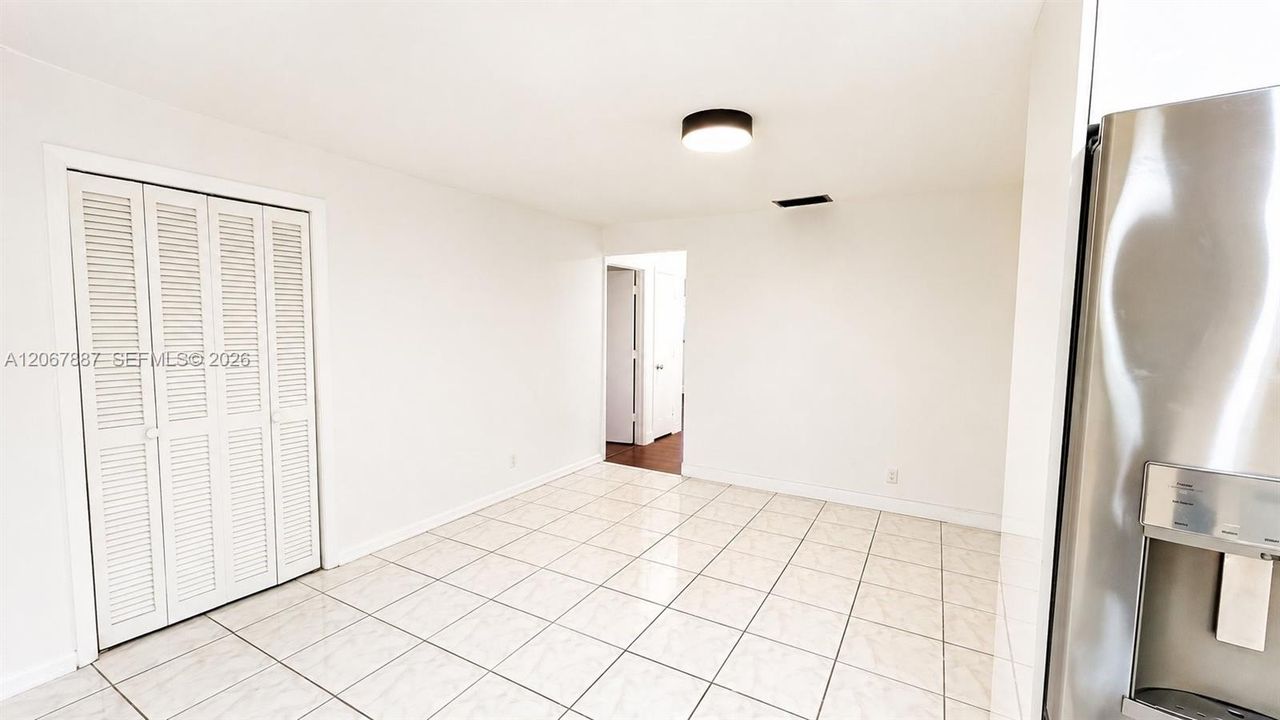 For Rent: $4,800 (5 beds, 2 baths, 2548 Square Feet)