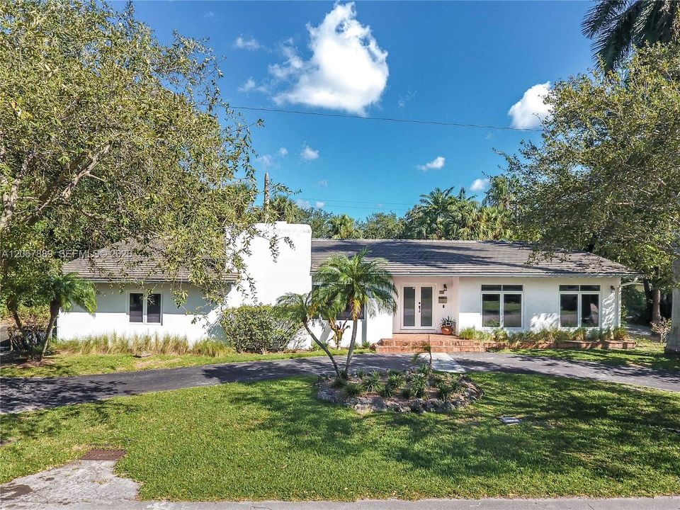 For Sale: $2,650,000 (4 beds, 3 baths, 2062 Square Feet)