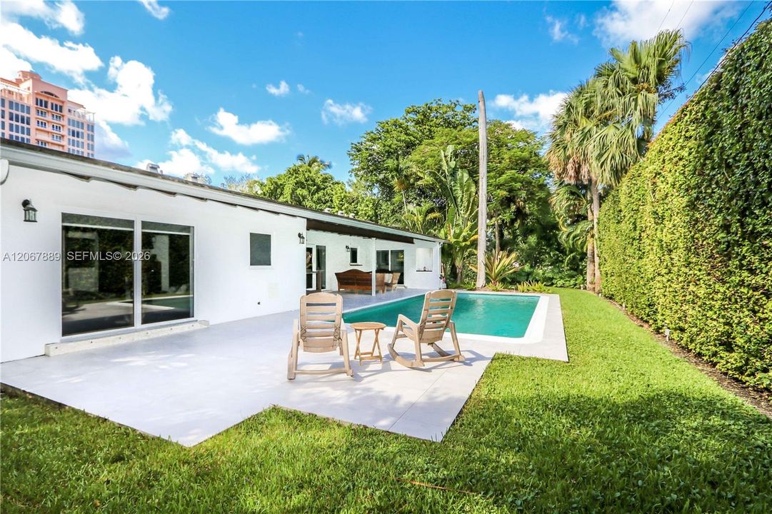 For Sale: $2,650,000 (4 beds, 3 baths, 2062 Square Feet)