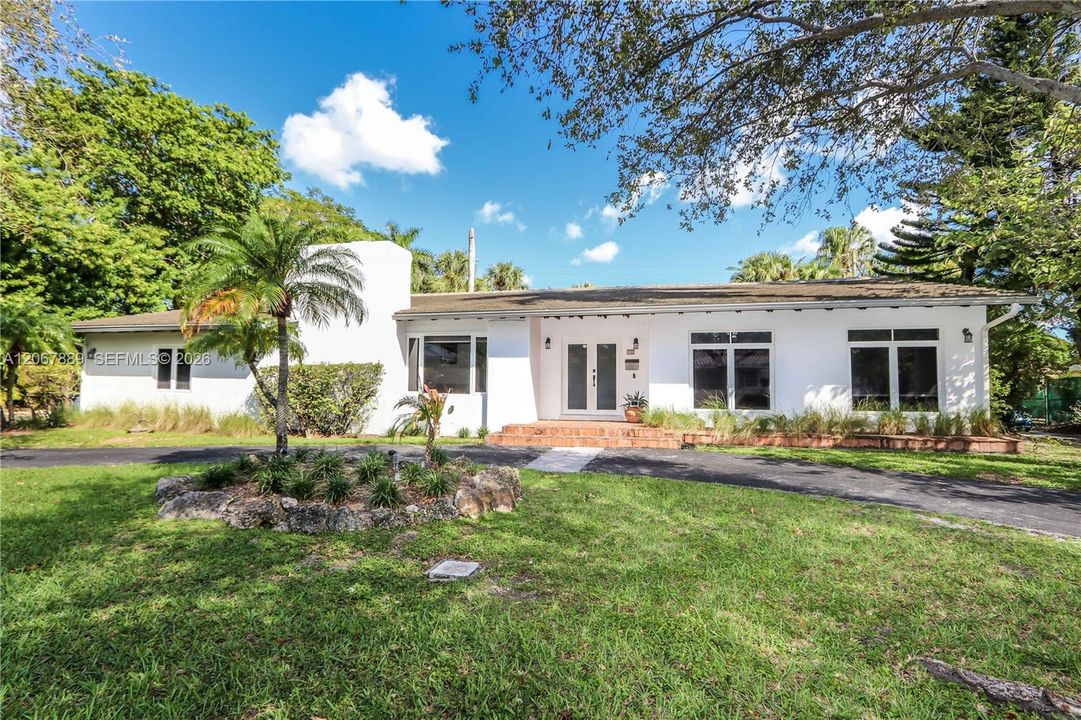 For Sale: $2,650,000 (4 beds, 3 baths, 2062 Square Feet)