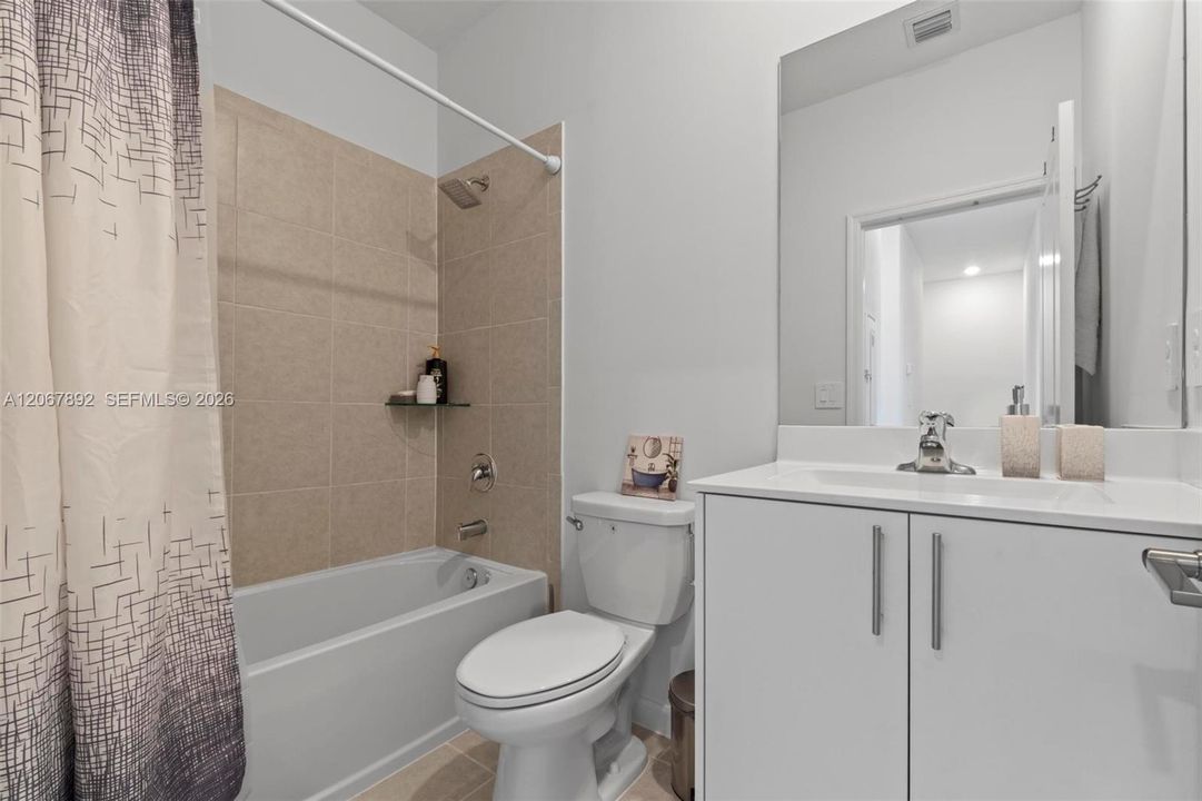 На продажу: $399,500 (3 спален, 2 ванн, 1460 Квадратных фут)
