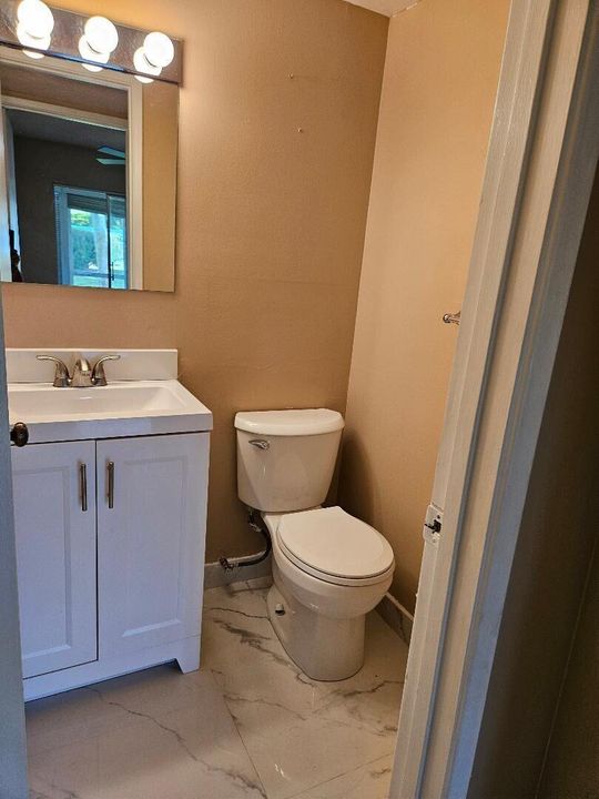 300 S114 Half bath