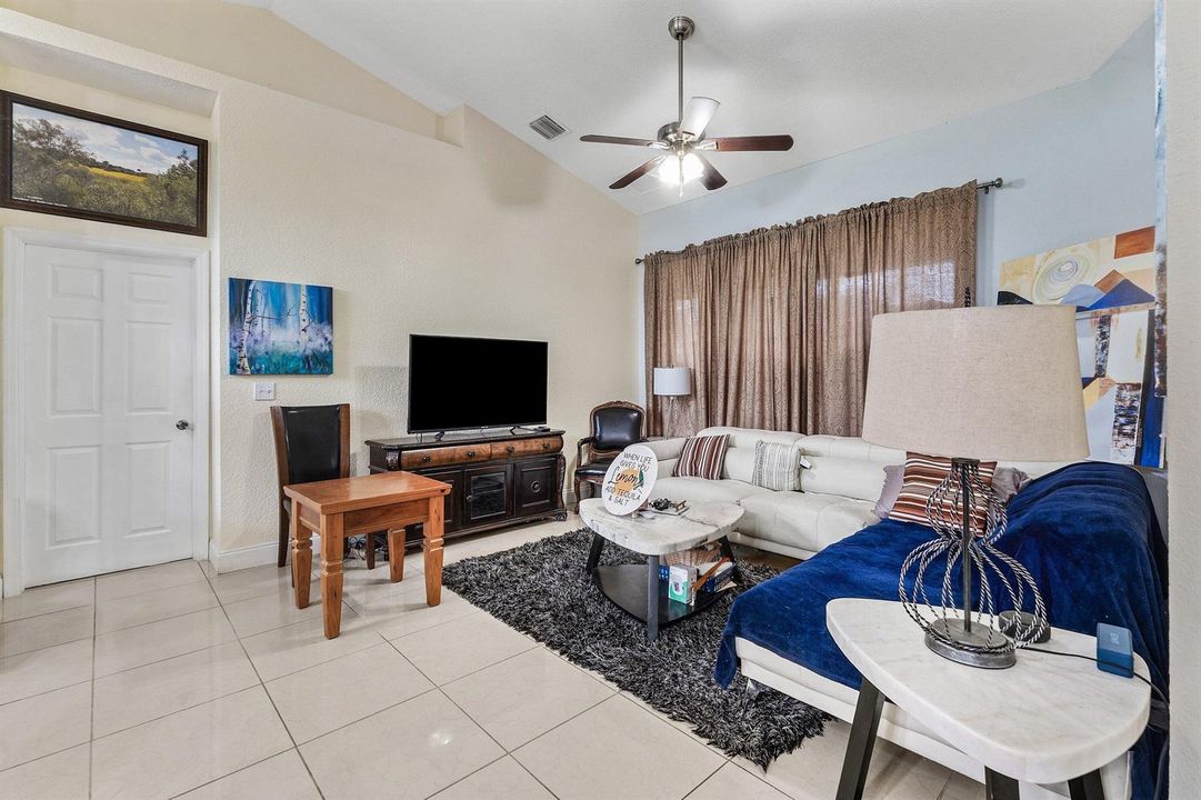 009-6112NorthwestGingerLane-PortStLucie-
