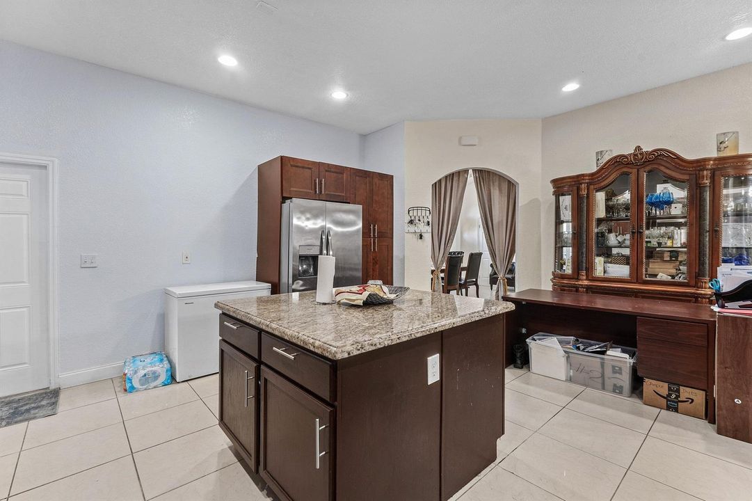 019-6112NorthwestGingerLane-PortStLucie-