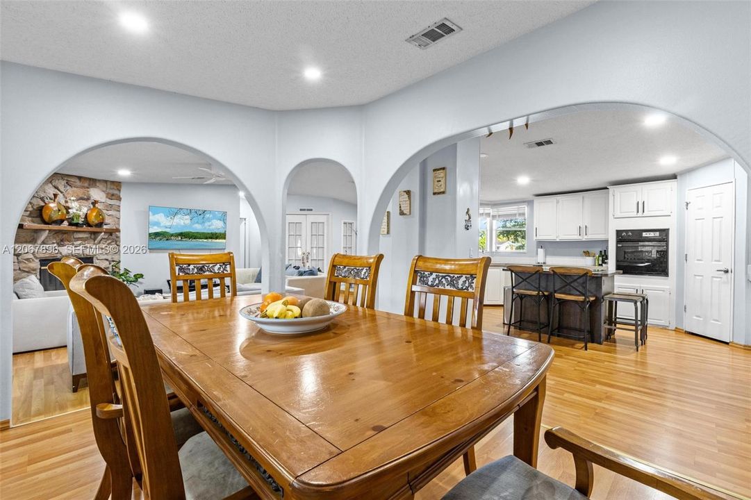 En Venta: $304,999 (3 camas, 2 baños, 1690 Pies cuadrados)