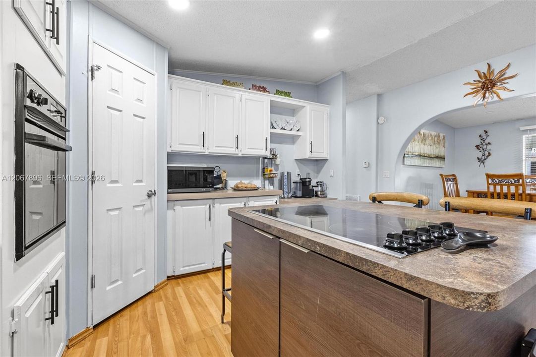 En Venta: $304,999 (3 camas, 2 baños, 1690 Pies cuadrados)