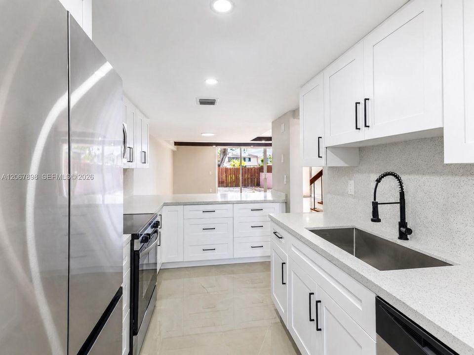 В аренду: $3,250 (3 спален, 3 ванн, 1628 Квадратных фут)