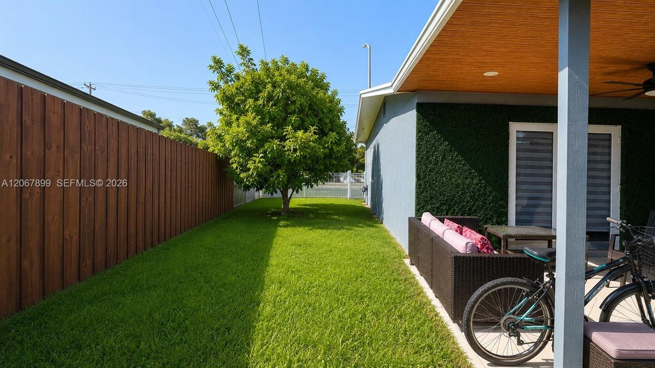 For Sale: $575,000 (4 beds, 2 baths, 1465 Square Feet)