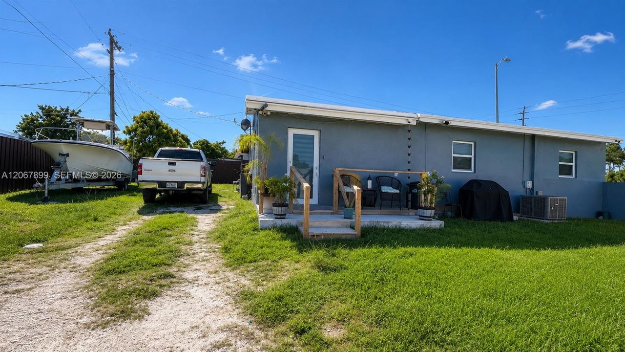 For Sale: $575,000 (4 beds, 2 baths, 1465 Square Feet)