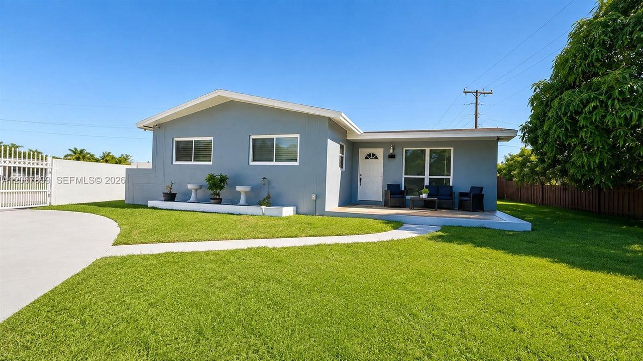 For Sale: $575,000 (4 beds, 2 baths, 1465 Square Feet)