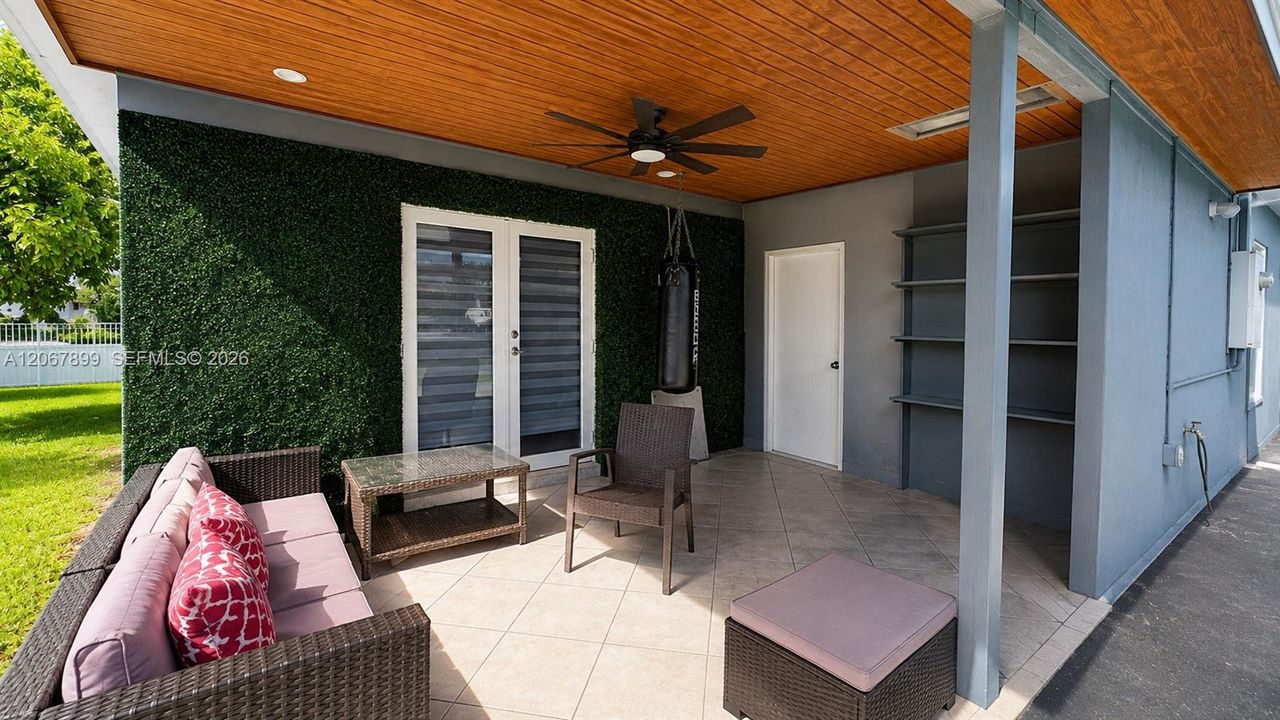 For Sale: $575,000 (4 beds, 2 baths, 1465 Square Feet)
