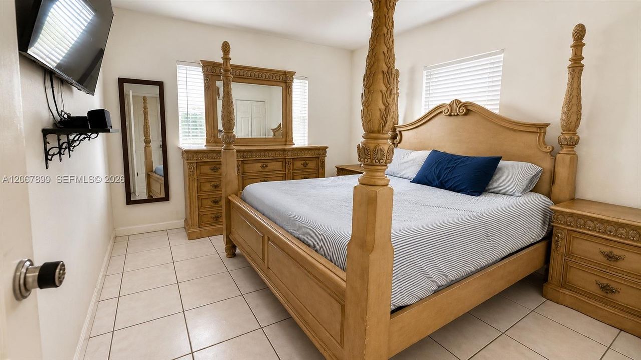 For Sale: $575,000 (4 beds, 2 baths, 1465 Square Feet)