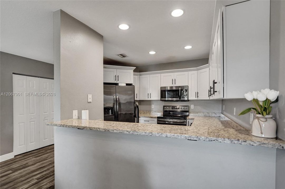 Activo con contrato: $395,000 (3 camas, 2 baños, 1632 Pies cuadrados)